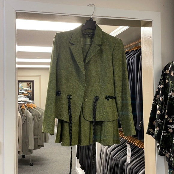 Gorgeous green suit